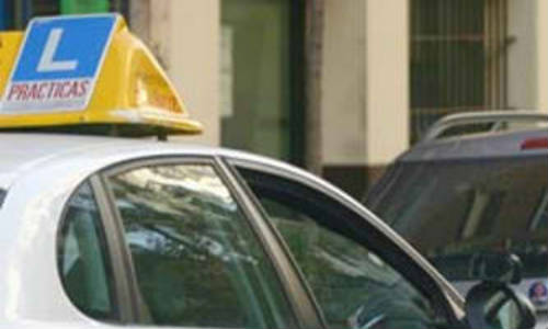 www.mallorcadiario.com  fotos 1 uploads 2012 07 coche autoescuela col 2 ok