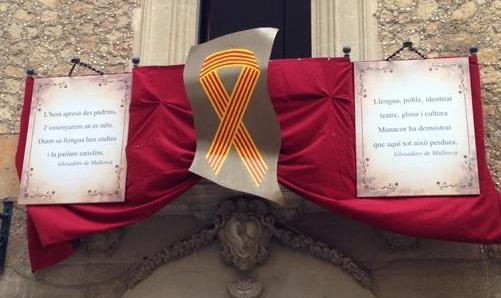 www.mallorcadiario.com  fotos 1 uploads 2013 01 Balcon ayuntamiento Manacor col2 ok