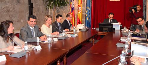www.mallorcadiario.com  fotos 1 uploads 2013 02 reunio consellers col1ok