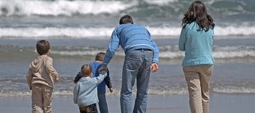 www.mallorcadiario.com  fotos 1 uploads 2013 04 familia playa col1ok