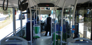 Interior de un autob&uacute;s de la EMT