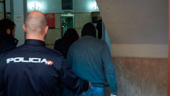 Detenido tirar piedras carretera