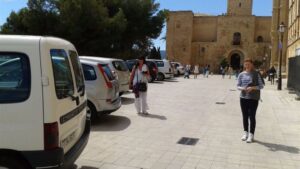 El Mirador, a&uacute;n con coches aparcados
