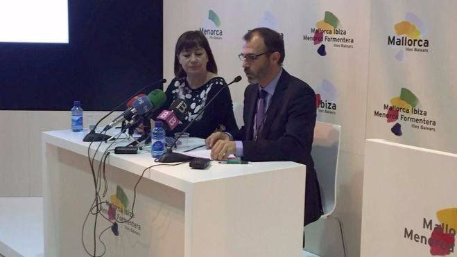 Francina Armengol y Biel Barceló, durante la rueda de prensa ofrecida en Fitur.