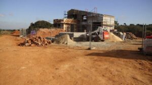 Obras en el chalet del hotel del Salobrar de Campos