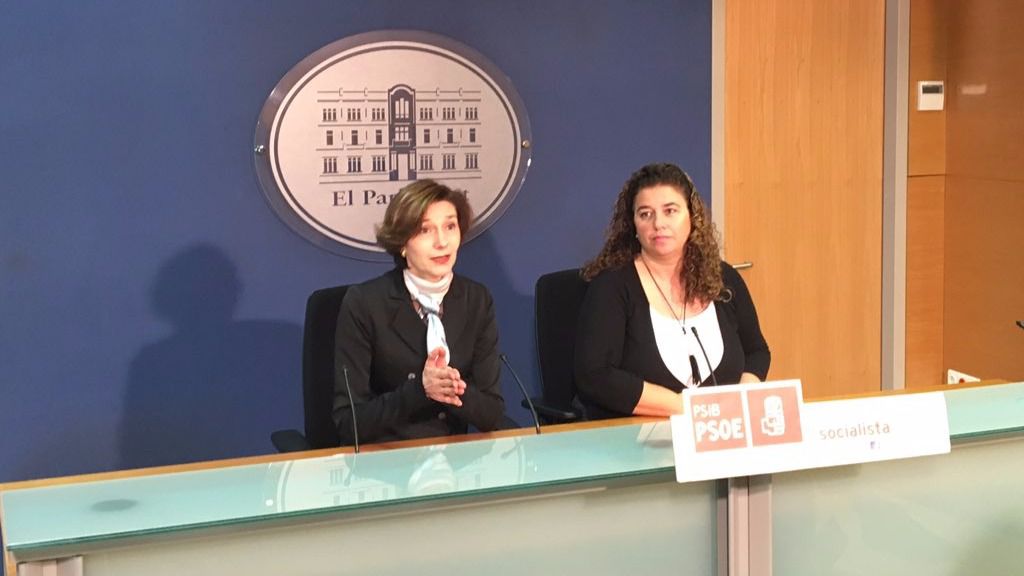 Pilar Costa junto a Bel Oliver