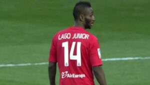 Lago Junior ha brillado en su primer partido como bermell&oacute;n