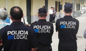 Agente de la Polic&iacute;a Local durante un control.