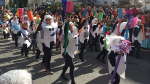 La originalidad y la diversi&oacute;n han vuelto a ser protagonistas de la Rua de Vila 2016.