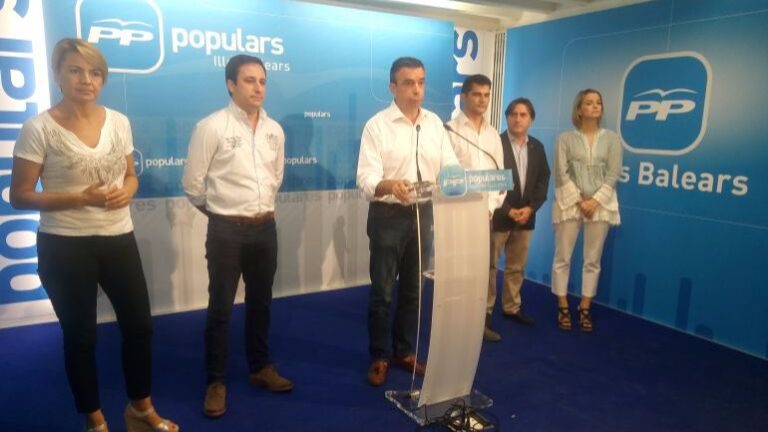 Miquel Vidal, en el centro