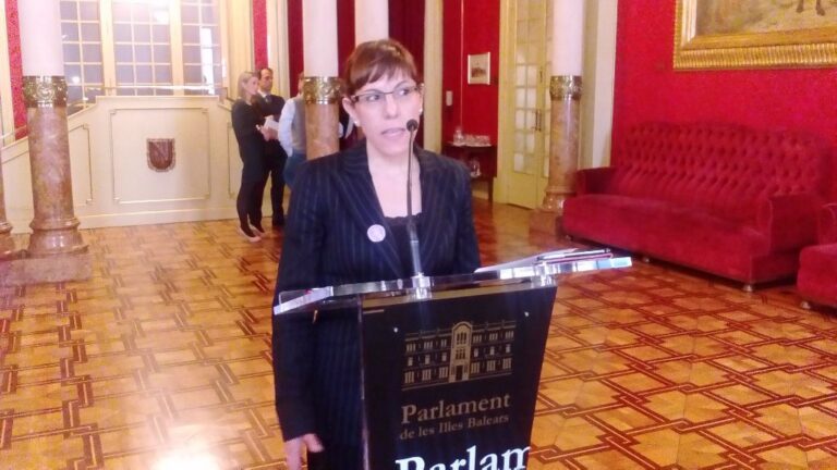 Laura Cmargo es la portavoz de Podem en el Parlament