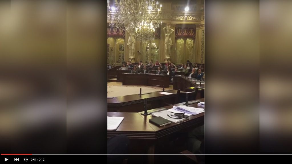 foto bronca parlament ecotasa