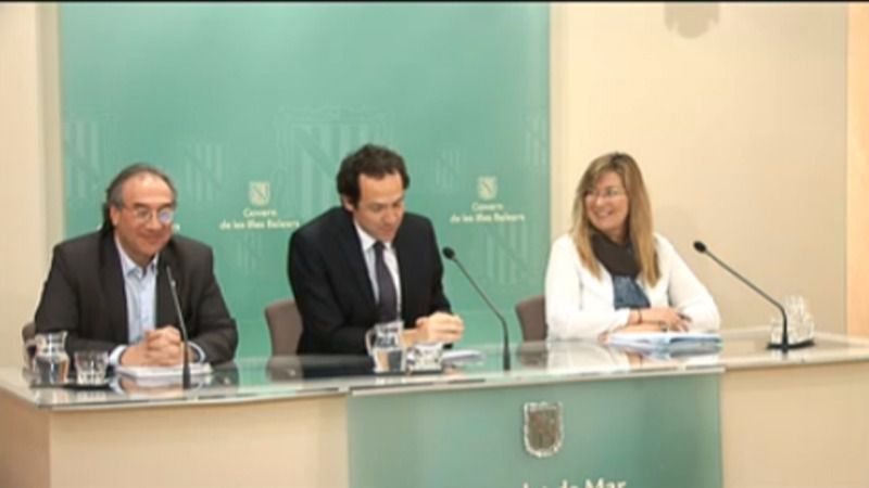 Los consellers de Educació y Salut flanquean a Marc Pons