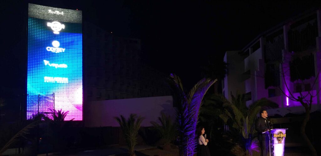 Palladium Hotel Group defiende que la pantalla cuenta con todos los permisos