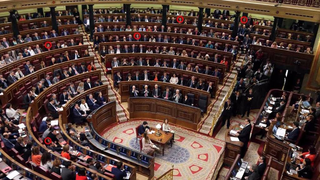 Marcados con un círculo rojo, de izq. a dcha. Hernanz, Delgado, Isern, Marí y Reynés