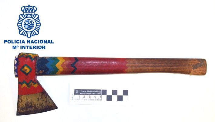 Hacha que portaba el agresor
