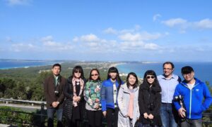 Periodistas chinos visitando la isla