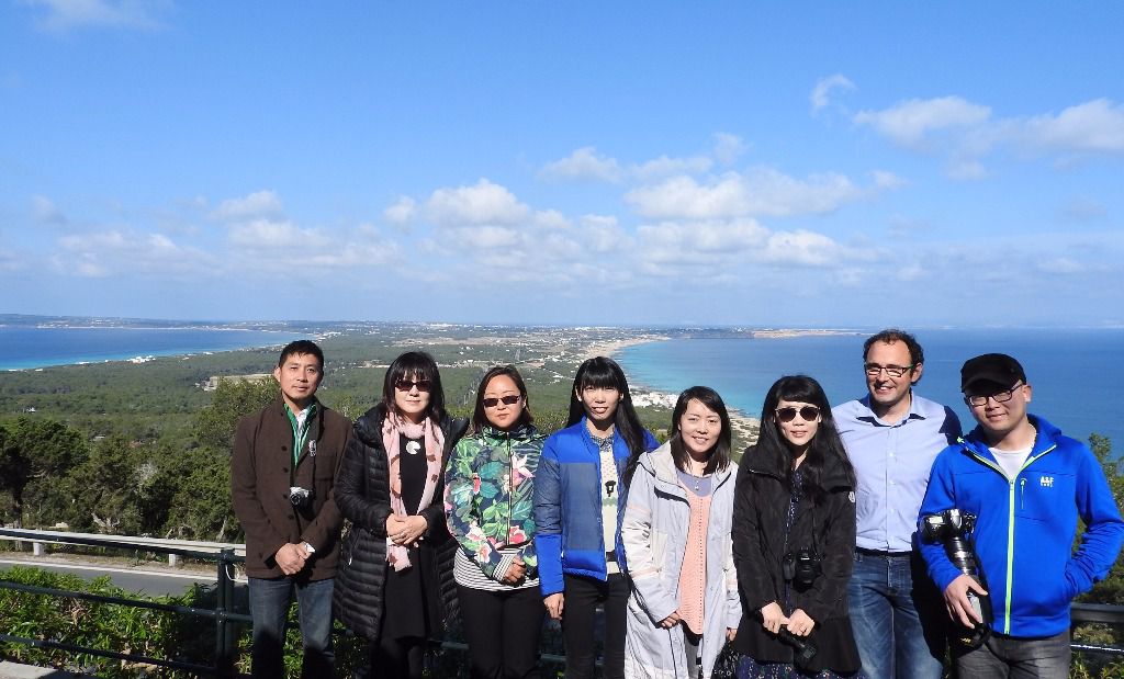 Periodistas chinos visitando la isla