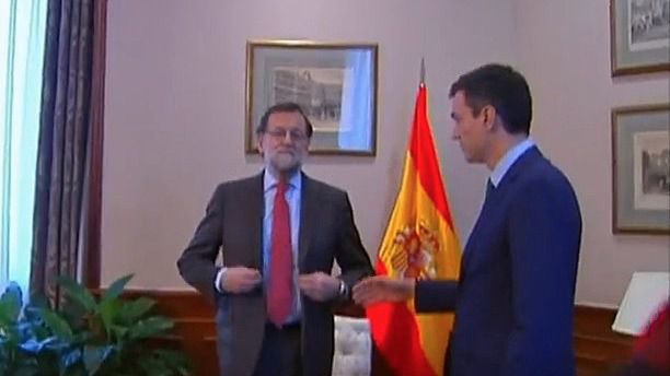 Rajoy niega la mano a Sánchez