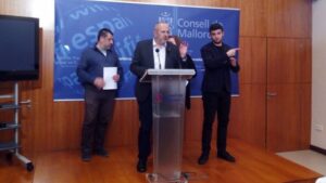 El presidente del Consell durante la presentaci&oacute;n de las ayudas