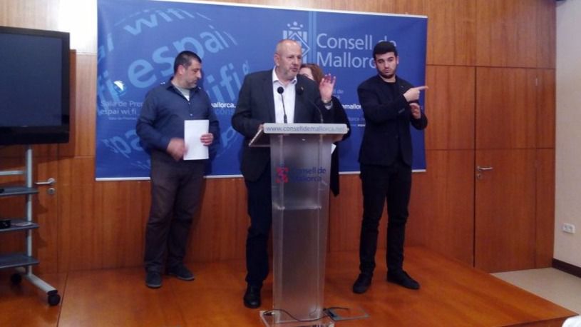 El presidente del Consell durante la presentación de las ayudas
