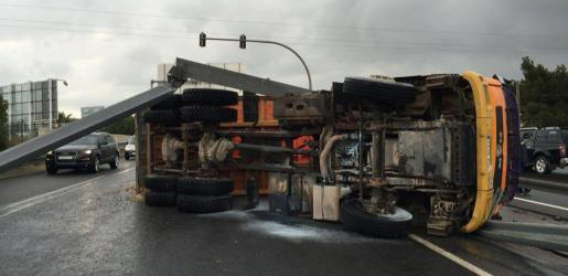 El accidente ha causado importantes retenciones