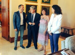 La presidenta del Govern durante su intervenci&oacute;n en la c&aacute;mara balear