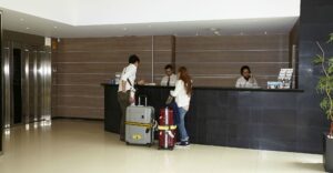Recepci&oacute;n de un establecimiento hotelero