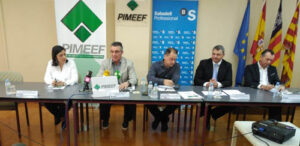 Directivos de PIMEEF junto a representantes del Banc Sabadell, entidad colaboradora