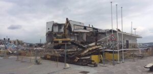 La demolici&oacute;n de la antigua estaci&oacute;n mar&iacute;tima no se ha hecho en el plazo estipulado