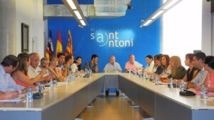 Una sesi&oacute;n plenaria en el Ayuntamiento de Sant Antoni de Portmany