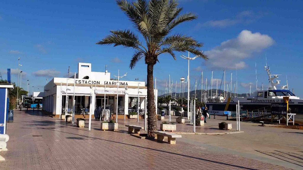 Actual estación marítima en la Avenida Santa Eulària de Vila