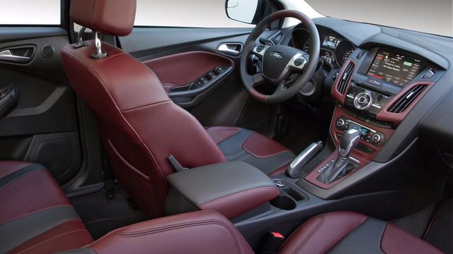 La feria contará con un centenar de coches expuestos delante del Edificio Las Olas de Sant Jordi