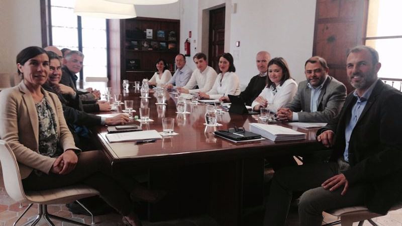 El equipo de Turismo con representantes de los consells insulares