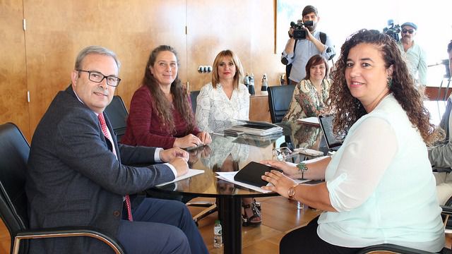 Pilar Costa se ha reunido con el president del Consell, Vicent Torres