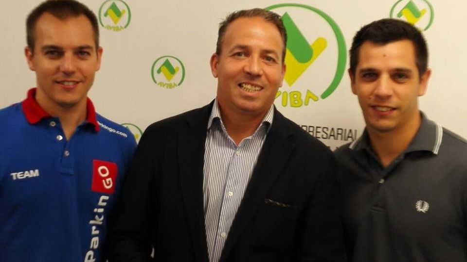 Eduardo Riera, en el centro, es el gerente de Aviba