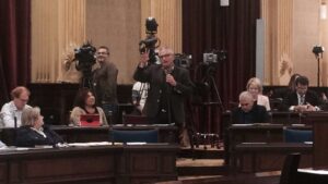 Jaume Font interviniendo en el Parlament