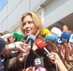 Virginia López-Negrete atendiendo a la prensa