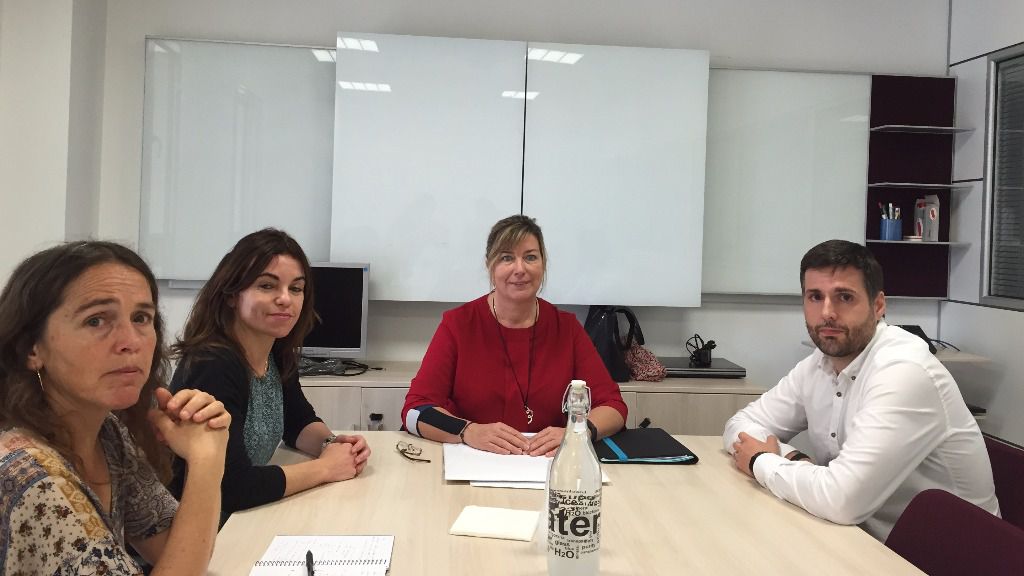 La consellera Patricia Gómez con el presidente de Metges del Món en Balears