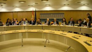 Imagen del ministro Montoro junto a los representantes de las CCAA