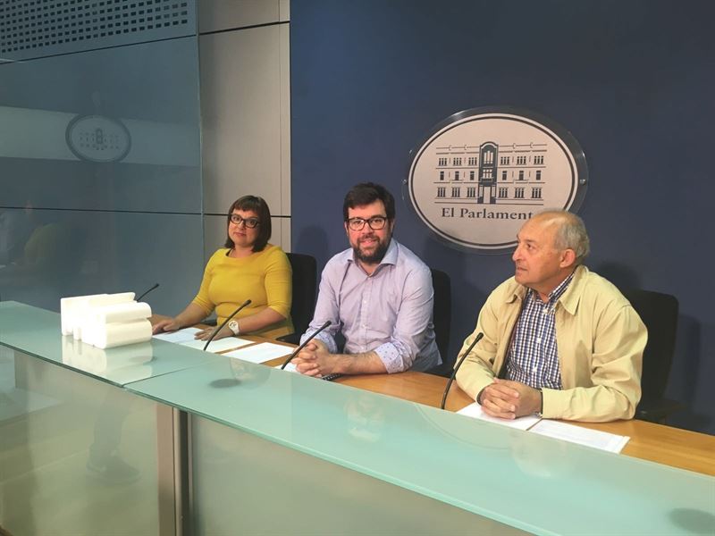 Rueda de prensa en el Parlament
