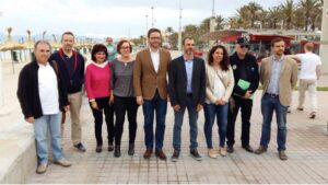 Pol&iacute;ticos y vecinos escenifican la uni&oacute;n contra este tipo de oferta