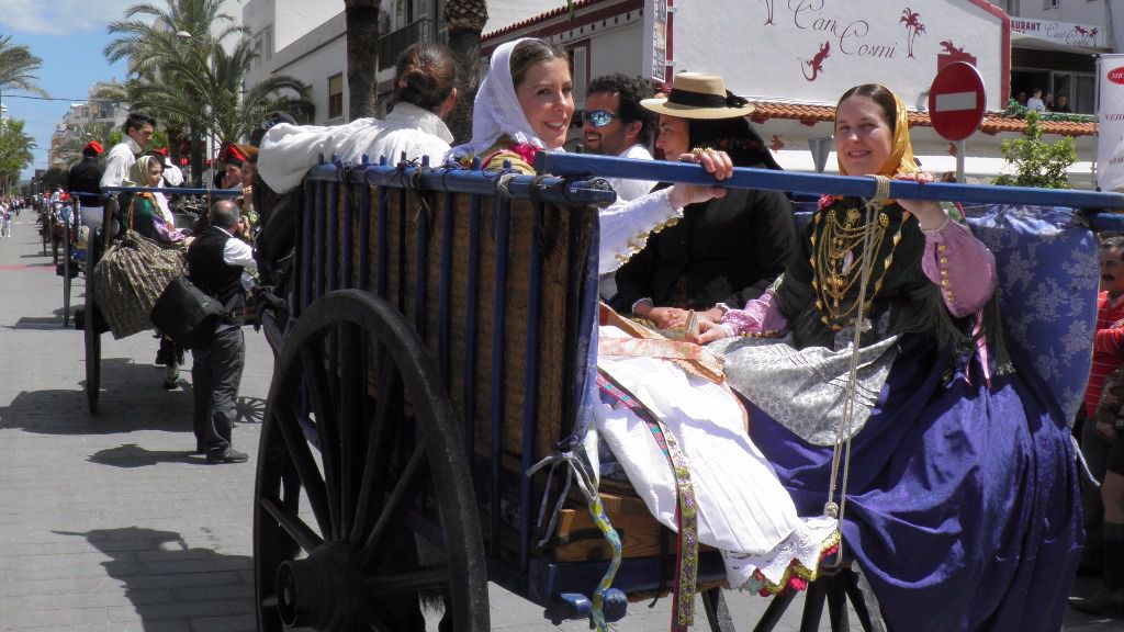 El tradicional desfile de carros ha levantado gran espectación