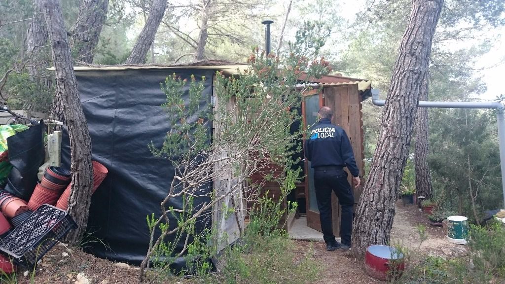 Policia local, técnicos del Ayuntamiento y Seprona han intervenido en la operación