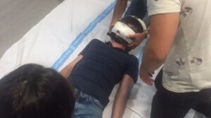 Los agentes ponen en pr&aacute;ctica reanimaci&oacute;n y uso del desfibrilador
