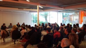 La sala del Centro Cultural de Jes&uacute;s se llen&oacute; de vecinos, pero no acudi&oacute; ning&uacute;n representante de la instituci&oacute;n insular