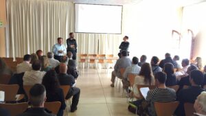 Unas 50 personas han asistido a la conferencia