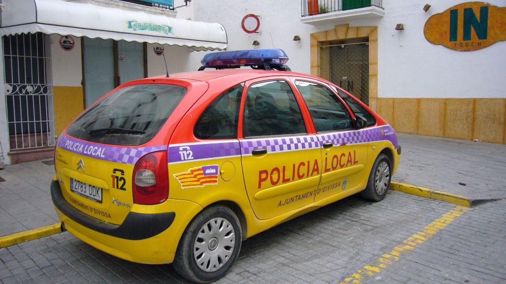 La policia local de Vila se encontraba patrullando por La Marina