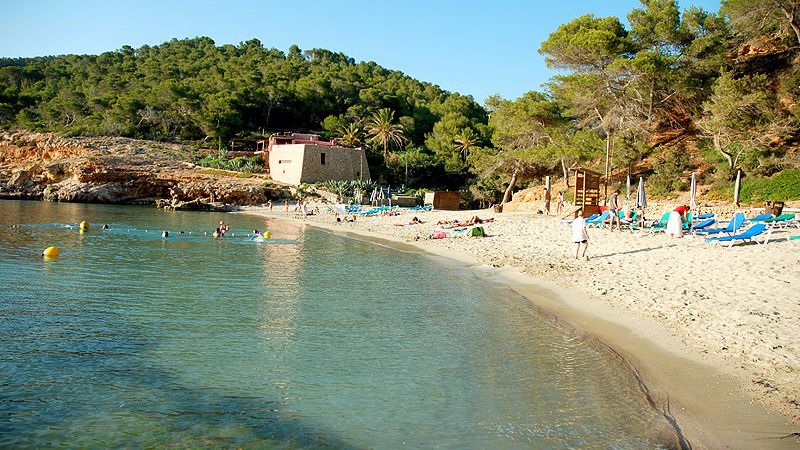 Cala Salada se encuentra en Sant Antoni