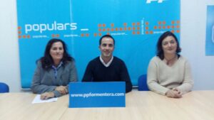 Las candidatas con el presidente del PP en Formentera